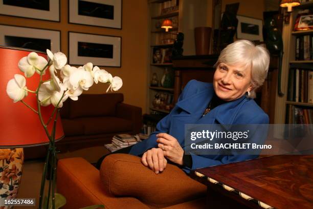 Rendezvous With Francoise De Panafieu. Attitude souriante de Françoise DE PANAFIEU en veste bleue, posant dans le salon de sa maison du XVIème...