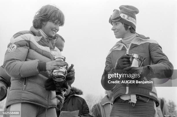 Ski World Cup 1977 In Saint-Gervais. Saint-Gervais, 28 janvier 1977 : coupe du monde de ski, slalom spécial féminin : l'équipe de France avec Perrine...