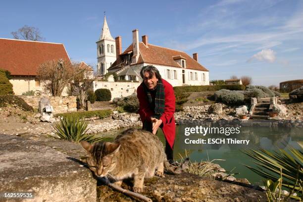 Herve Vilard At Home In Celette. Hervé VILARD, qui vient d'écrire son autobiographie 'L'âme seule' aux éditions Fayard, reçoit Paris Match chez lui,...