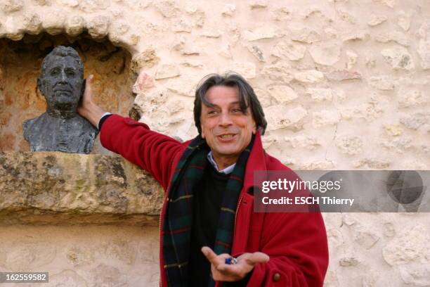 Herve Vilard At Home In Celette. Hervé VILARD, qui vient d'écrire son autobiographie 'L'âme seule' aux éditions Fayard, reçoit Paris Match chez lui,...