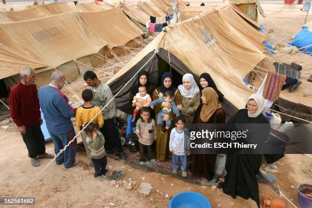 Exodus Of Iraqi Refugees. Des centaines de milliers d'Irakiens fuient la terreur qui s'abat sur le pays pour tenter de trouver un refuge en Syrie :...