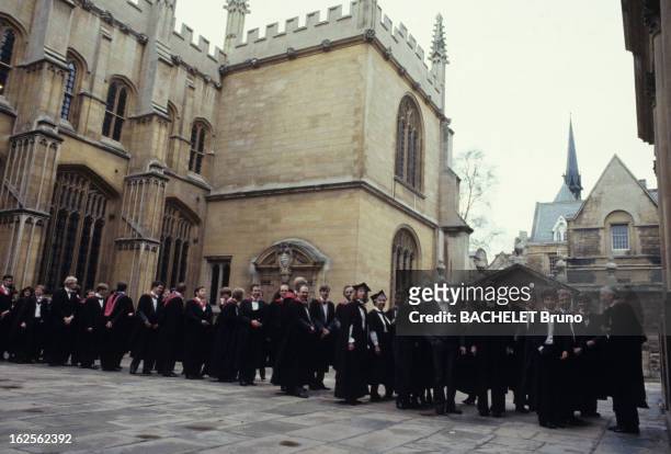 Keren Ann. En Angleterre, à Oxford, en janvier 1984, lors d'un reportage sur l'université, durant la cérémonie de la remise des diplômes au...
