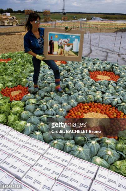 "Le Marche D'Une Vie" , In Work By Painter Luigi Castiglioni. En France, à Evreux, en septembre 1984, lors de la réalisation de l'oeuvre 'Le marché...