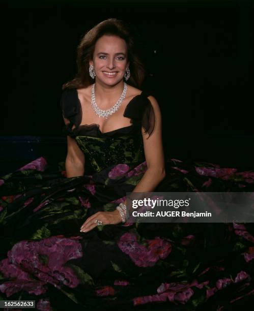 The Beautiful In All Their Glare. En France, en décembre 1990, à l'occasion d'un reportage sur les bijoux de luxe, Eleonore DE LA ROCHEFOUCAULD...