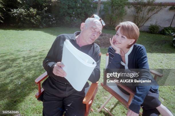 Rendezvous With Claudia Cardinale And Companion Pasquale Squitieri In Paris. Paris - 29 avril 1998 - Chez elle dans son jardin, portrait de Claudia...