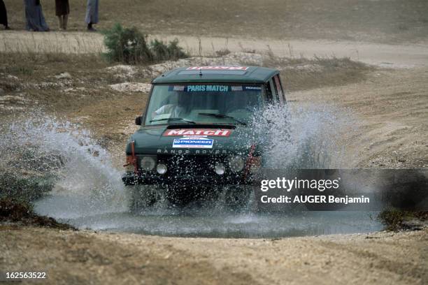 The Paris Dakar Rally Raid 1991. En Afrique, en janvier 1991, lors de la 13e édition du RALLYE RAID DU PARIS DAKAR, des concurrents durant la course,...