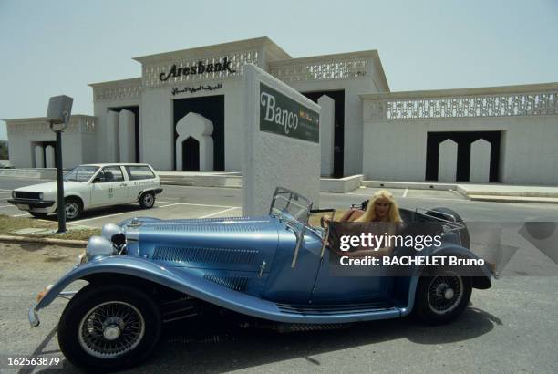 Rendezvous With Gunilla Von Bismarck. Marbella - Août 1985 - Gunilla VON BISMARCK , arrière -petite -fille d' Otto VON BISMARCK au volant d'une...