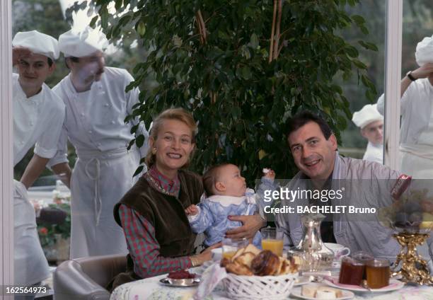 Rendezvous With Marc Meneau. Saint -Père -sous -Vézelay - 17 Octobre 1986 - Marc MENEAU, propriétaire du restaurant 'L'ESPERANCE' en compagnie de son...