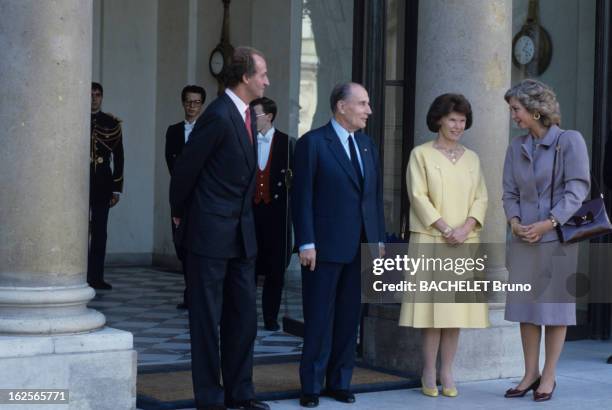 Official Travel Of King Carlos Of Spain. Paris - 9 Octobre 1987 - Lors du voyage officiel du roi Juan CARLOS D'ESPAGNE, sur le perron de l'Elysée, de...