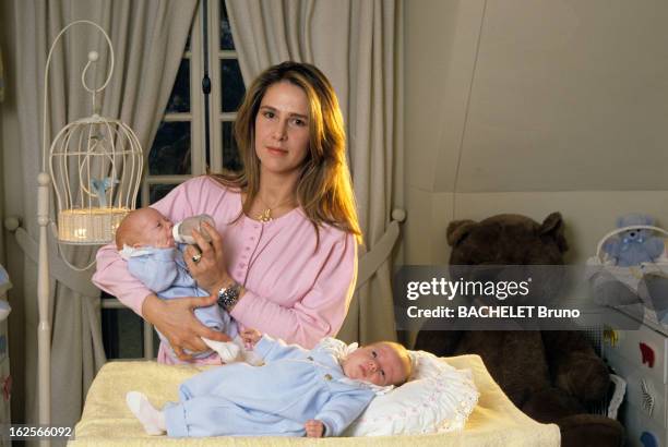 Rendezvous With Catherine Pironi And Her Twins Gilles And Didier. Rambouillet - 29 février 1988 - Dans une chambre d'enfant dans sa propriété,...