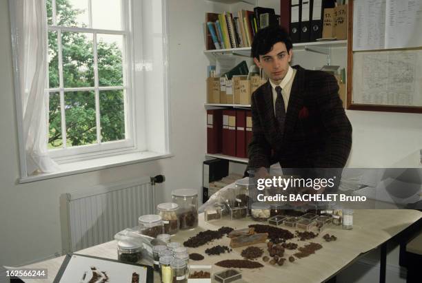 Christian Tutundjian De Vartavan, Student In Archaeobotany. Londres - juin 1988 - Portait de Christian TUTUNDJIAN DE VARTAVAN, étudiant français en...