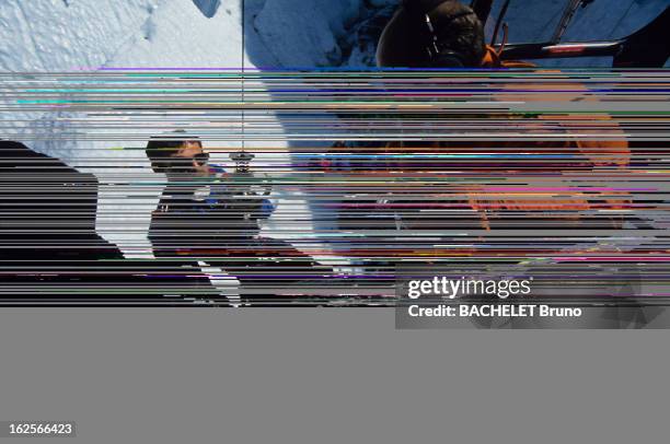 Mountain Rescue. En France, le 15 août 1988, lors d'une opération de sauvetage en montagne par une équipe de la protection civile, à l'aide d'un...