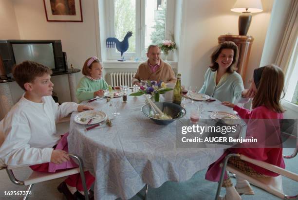 Rendezvous With Jacques Barrot, Minister Of Labour And Social Affairs, At Home With Family. France, Yssingeaux, mai 1996, on retrouve Jacques BARROT,...