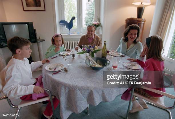 Rendezvous With Jacques Barrot, Minister Of Labour And Social Affairs, At Home With Family. France, Yssingeaux, mai 1996, on retrouve Jacques BARROT,...