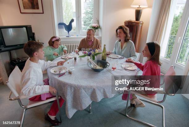 Rendezvous With Jacques Barrot, Minister Of Labour And Social Affairs, At Home With Family. France, Yssingeaux, mai 1996, on retrouve Jacques BARROT,...