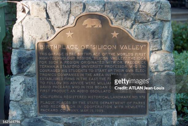 Silicon Valley. En Californie, en décembre 1999, La SILICON VALLEY, péninsule de 80 km entre San Jose au sud, et San Francisco, au nord, est...