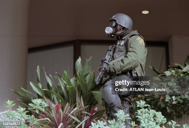 Opponents Demonstrations At The Wto Summit In Seattle. Seattle, décembre 1999. Face aux manifestations altermondialistes des opposants au sommet de...