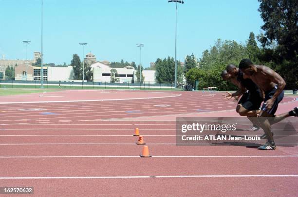 Training Of The Athletes Of The Group Hsi At The Drake Stadium Of Los Angeles Ucla. Aux Etats-Unis, en mai 2001, Entrainement des athlètes du groupe...