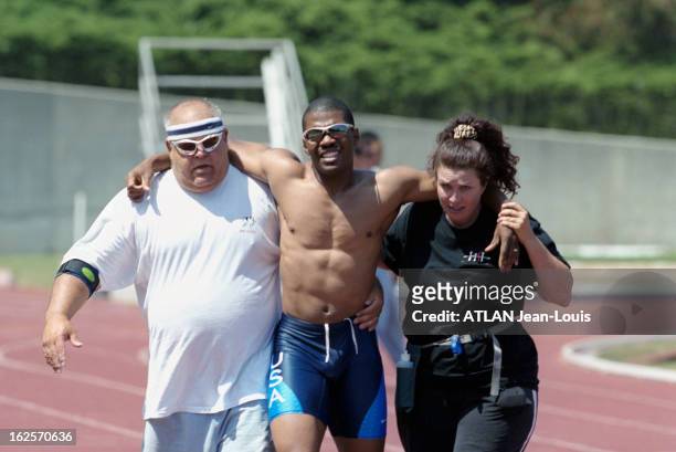 Training Of The Athletes Of The Group Hsi At The Drake Stadium Of Los Angeles Ucla. Aux Etats-Unis, en mai 2001, Entrainement des athlètes du groupe...