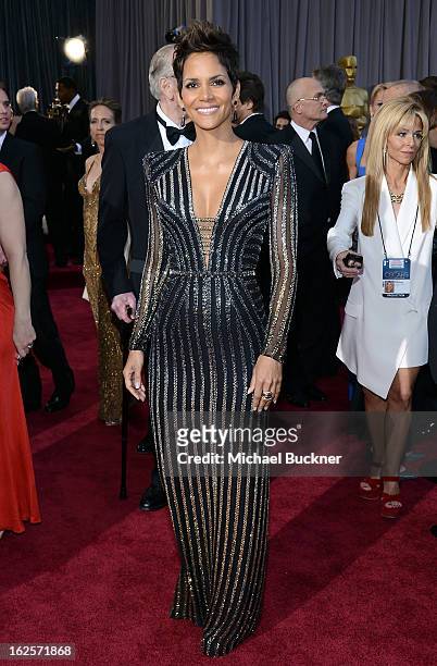Actor Halle Berry arrives at the Oscars at Hollywood & Highland Center on February 24, 2013 in Hollywood, California.
