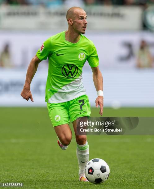 Vaclav Cerny of VfL Wolfsburg runs with the ball during the Bundesliga match between VfL Wolfsburg and 1. FC Heidenheim 1846 at Volkswagen Arena on...