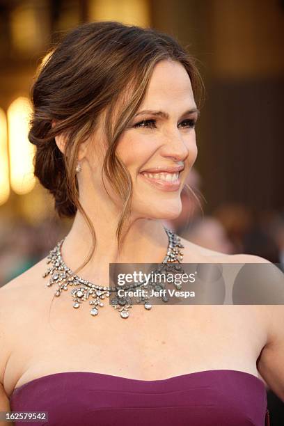 Actress Jennifer Garner arrives at the Oscars at Hollywood & Highland Center on February 24, 2013 in Hollywood, California.