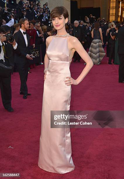 Actress Anne Hathaway, wearing Giorgio Armani, arrives at the Oscars at Hollywood & Highland Center on February 24, 2013 in Hollywood, California.