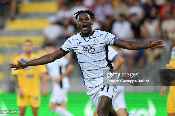 Duvan Zapata of Atalanta BC celebrates after scoring goal 2-1 during the Serie A TIM match between Frosinone Calcio and Atalanta BC at Stadio Benito...