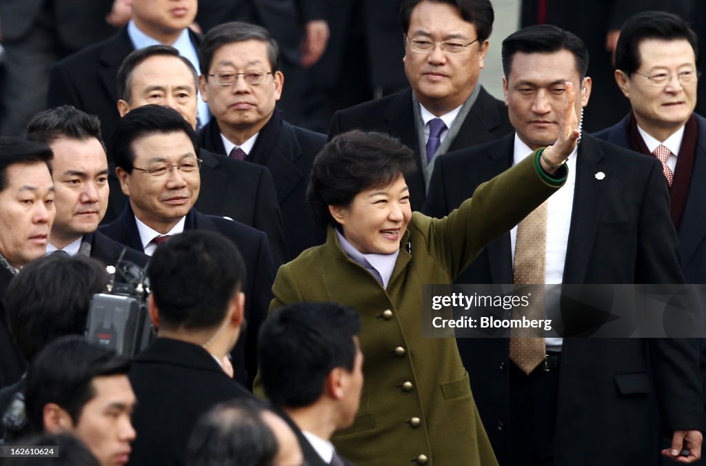 Dictator's Daughter Returns To S. Korea Presidential Mansion