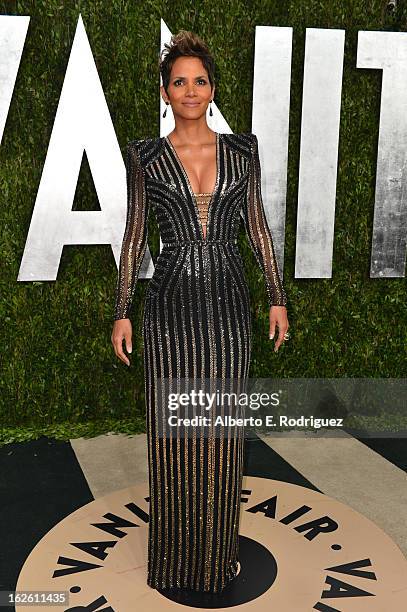 Actress Halle Berry arrives at the 2013 Vanity Fair Oscar Party hosted by Graydon Carter at Sunset Tower on February 24, 2013 in West Hollywood,...