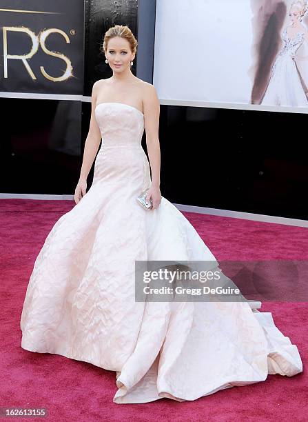 Actress Jennifer Lawrence arrives at the Oscars at Hollywood & Highland Center on February 24, 2013 in Hollywood, California.