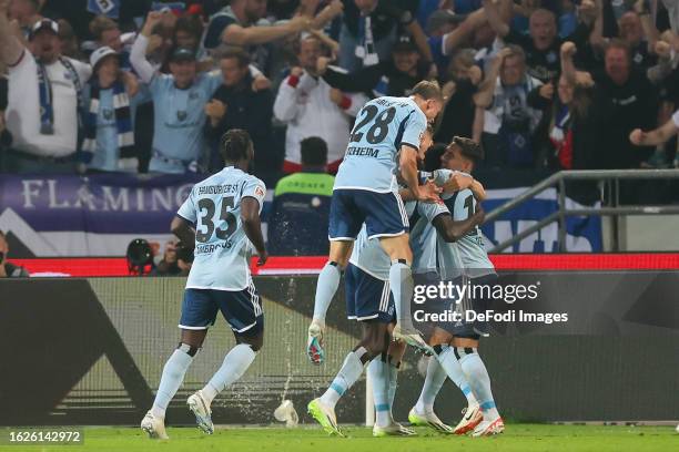 Bakery Jatta of Hamburger SV celebrates his goal with team mates during the Second Bundesliga match between Hannover 96 and Hamburger SV at Heinz von...