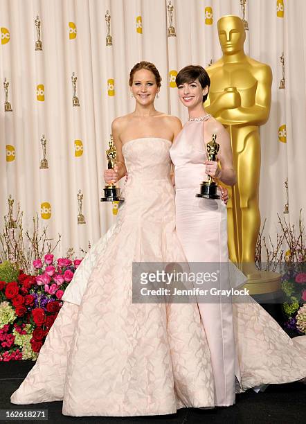 314 fotos e imágenes de Anne Hathaway Jennifer Lawrence - Getty Images