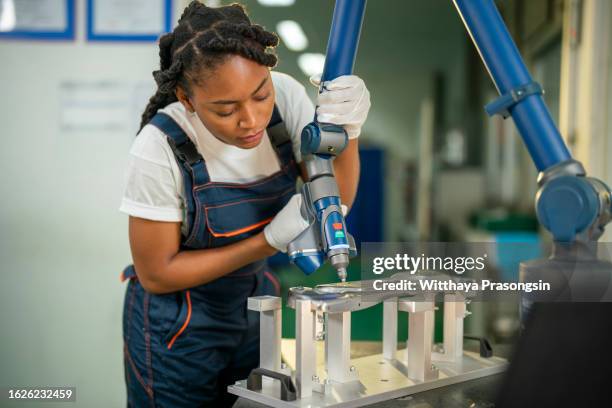 3d quality control and inspection scanning of vehicle part in the automotive industry - metrology stock pictures, royalty-free photos & images