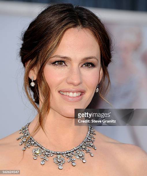 Jennifer Garner arrives at the 85th Annual Academy Awards at Dolby Theatre on February 24, 2013 in Hollywood, California.