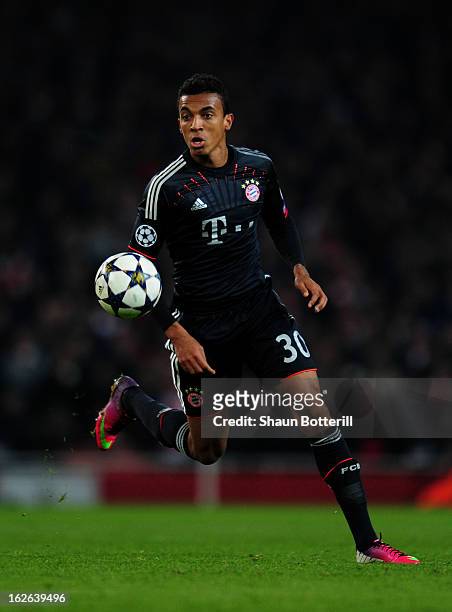 Luiz Gustavo of Bayern Muenchen in action during the UEFA Champions League round of 16 first leg match between Arsenal and Bayern Muenchen at...