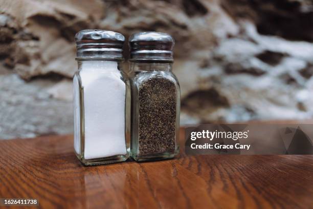 salt and pepper shakers on restaurant table - peppar bildbanksfoton och bilder