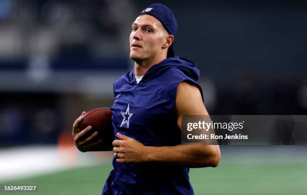 Leighton Vander Esch of the Dallas Cowboys warms up before a preseason game against the Las Vegas Raiders at AT&T Stadium on August 26, 2023 in...