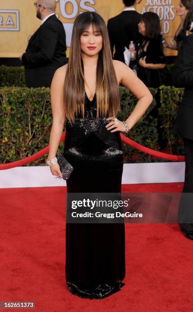Actress Jenna Ushkowitz arrives at the 19th Annual Screen Actors Guild Awards at The Shrine Auditorium on January 27, 2013 in Los Angeles, California.
