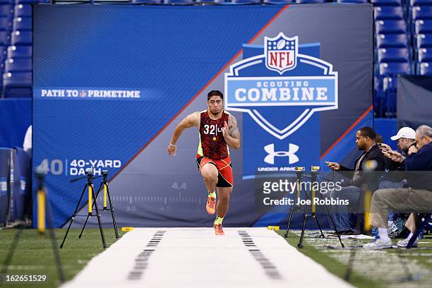 Manti Te'o of Notre Dame runs the 40-yard dash during the 2013 NFL Combine at Lucas Oil Stadium on February 25, 2013 in Indianapolis, Indiana.