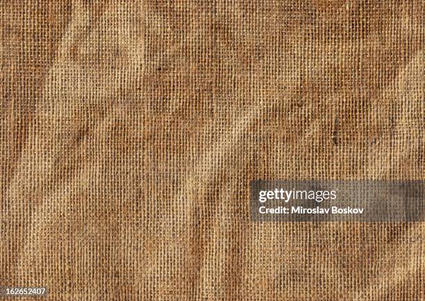 high resolution antique jute canvas wrinkled grunge texture - sack stockfoto's en -beelden