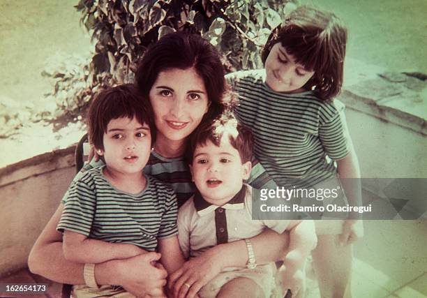 old family portrait. 2 girlas a boy and mother - archival family stock pictures, royalty-free photos & images
