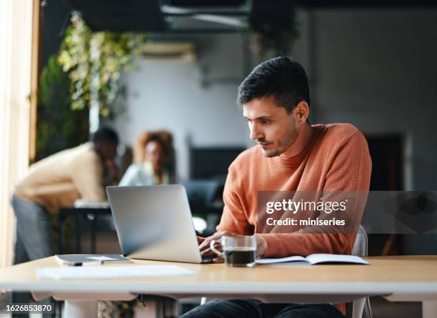 a focused businessman working on his computer - concentration stockfoto's en -beelden