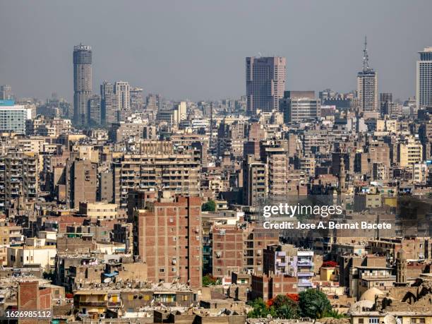 elevated view of the city of cairo in egypt. - bruma de calor fotografías e imágenes de stock