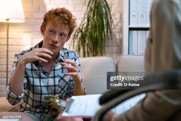 16,959 Kid Explain Stock Photos, High-Res Pictures, and Images - Getty ...