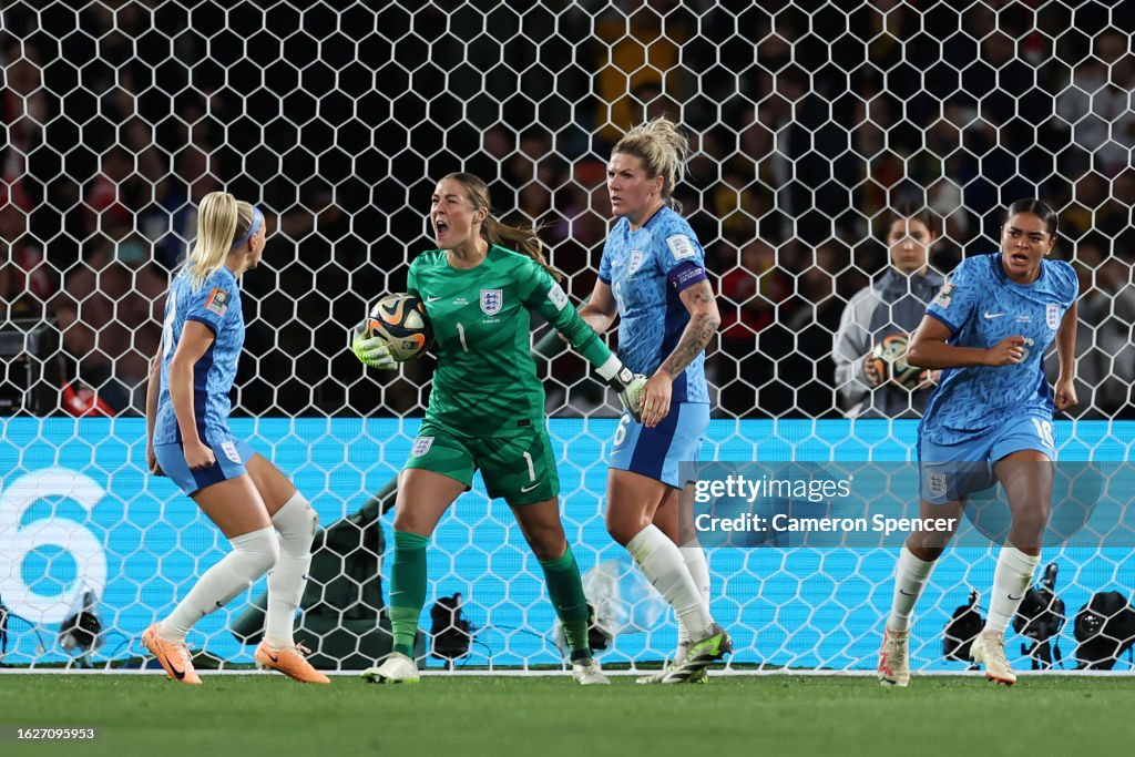 Cbjdj Mary Earps of England reacts after saving a penalty taken by Jennifer ...