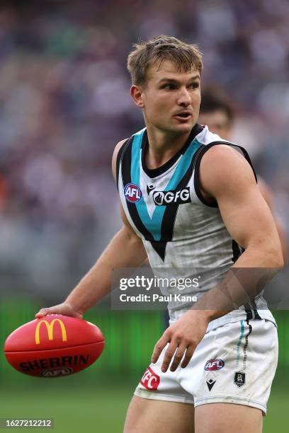 Ollie Wines of the Power in action during the round 23 AFL match between Fremantle Dockers and Port Adelaide Power at Optus Stadium, on August 20 in...