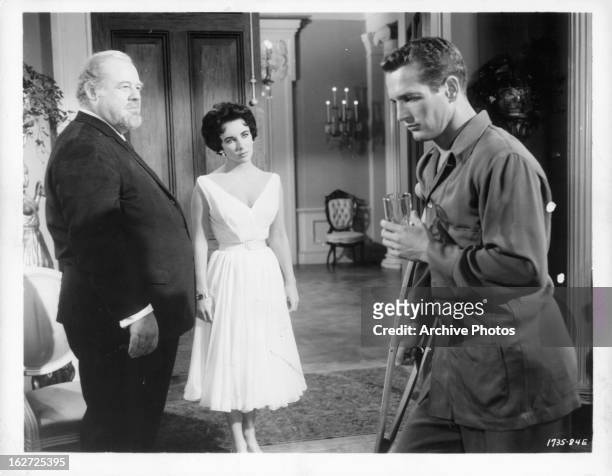 Burl Ives and Elizabeth Taylor looking at Paul Newman on crutches in a scene from the film 'Cat On A Hot Tin Roof', 1958.