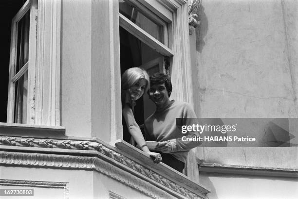 Marriage Of Catherine Deneuve And David Bailey. Mariage civil pour Catherine DENEUVE et David BAILEY à la mairie de Saint Pancras à LONDRES : vue en...