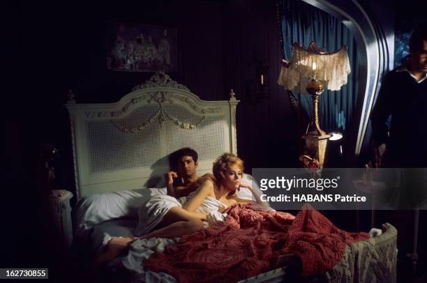 Shooting Of The Film 'La Ronde' By Roger Vadim. Tournage du film 'La RONDE' de Roger VADIM : Jane FONDA et Jean-Claude BRIALY jouant une scène...